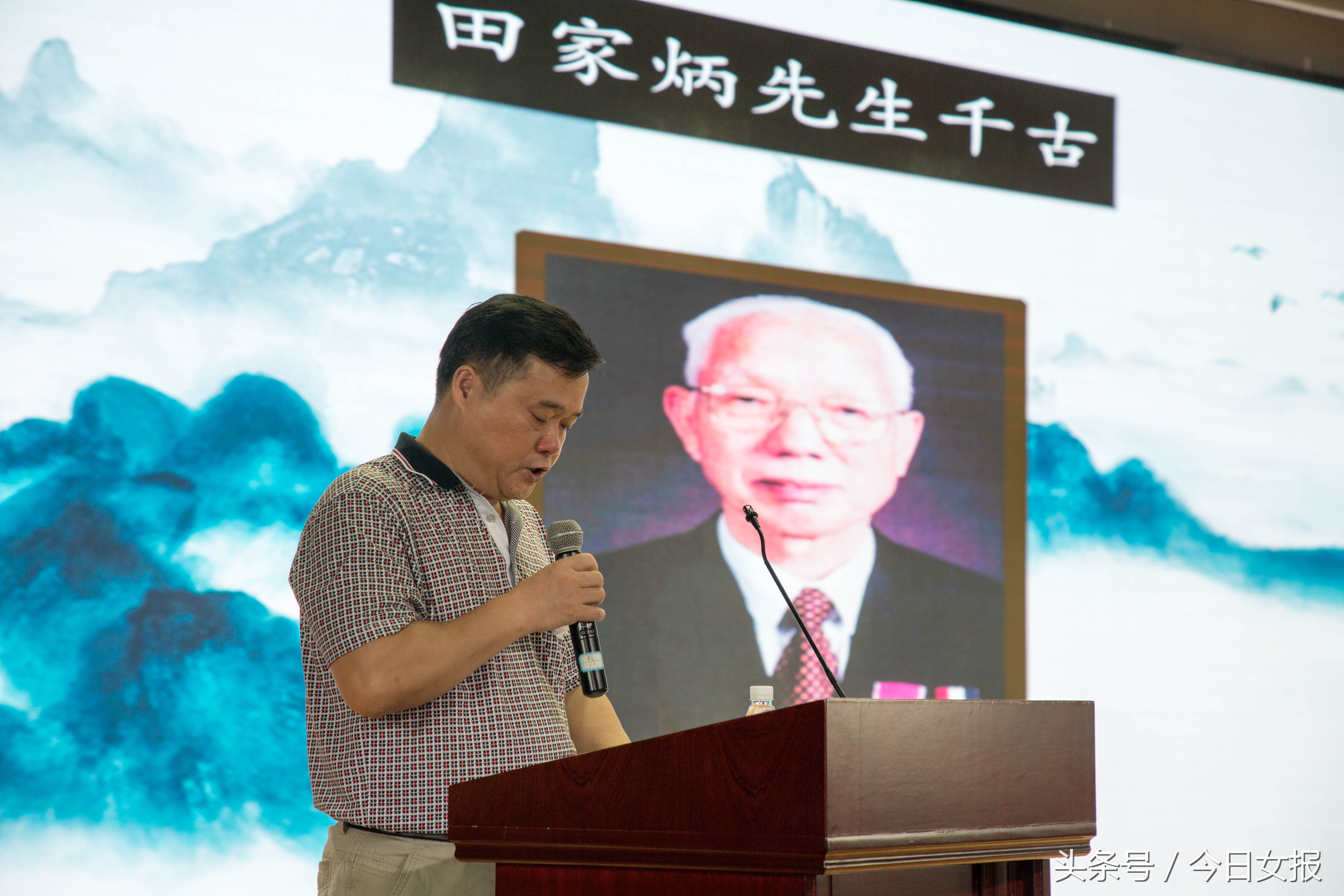 田家炳：贱卖豪宅甚至贷款捐学校，九成捐款给内地；和夫人租房住