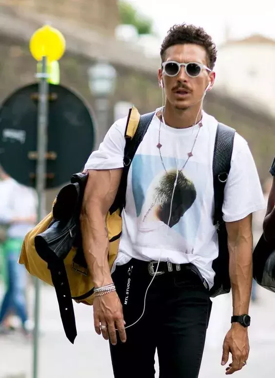 人人都在穿的 Oversize 风格，怎么穿出不一样的高级感来？