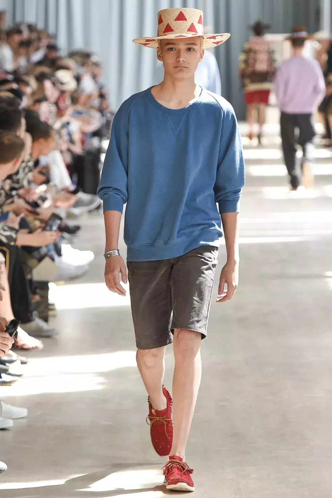 人人都在穿的 Oversize 风格，怎么穿出不一样的高级感来？