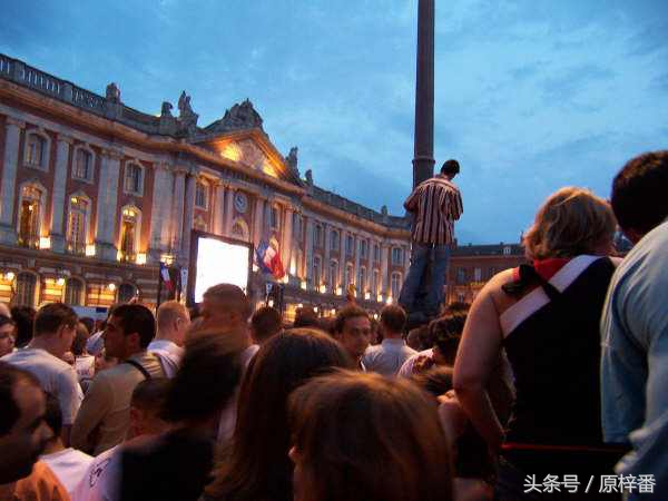 为什么有人免费推荐世界杯(免费看世界杯很正常？这几乎是中国大陆专属福利)