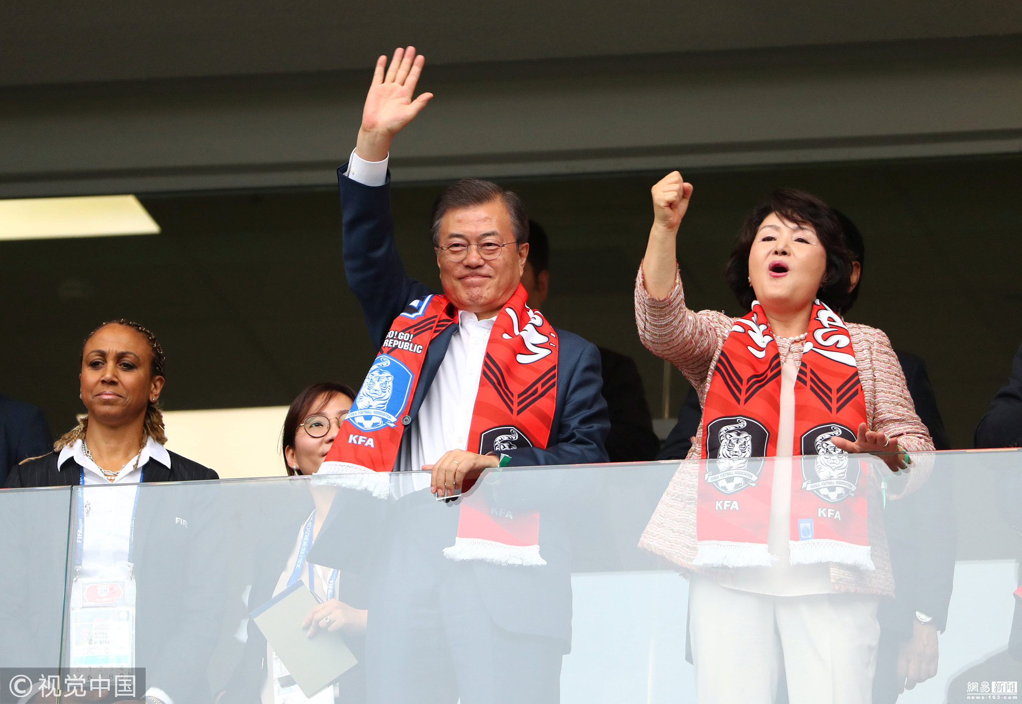 法国总统马克龙庆祝世界杯(各国政要观战世界杯秒变球迷 马克龙庆夺冠)