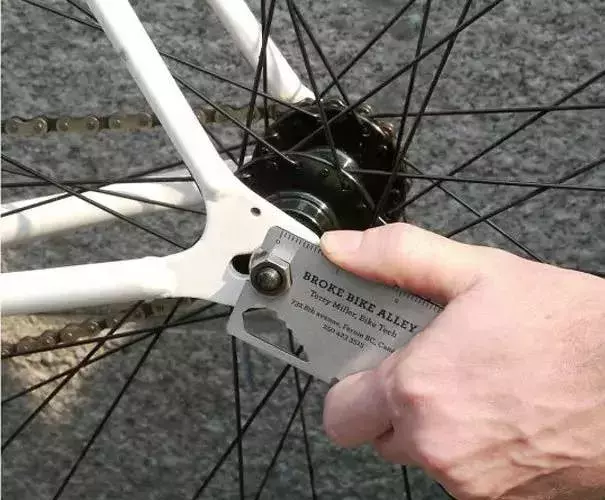 10张创意爆棚的名片鉴赏，让你和没灵感说再见