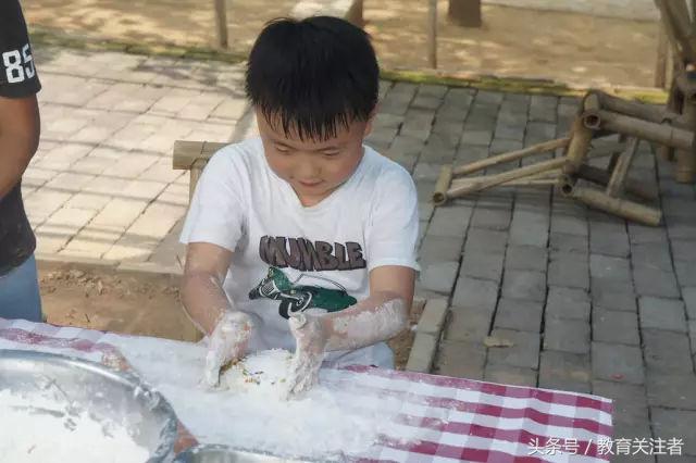 一所鼓舞人心的郑州森林学校，真人打地鼠、山坡滑梯、轮胎攀岩！