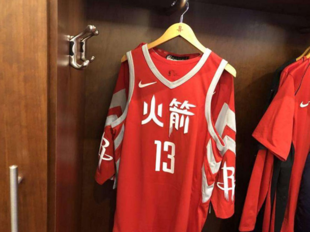 nba哪些球队球衣是阿迪的(现役最耐看的NBA球衣，火箭中文球衣领衔，湖人战袍太酷炫！)