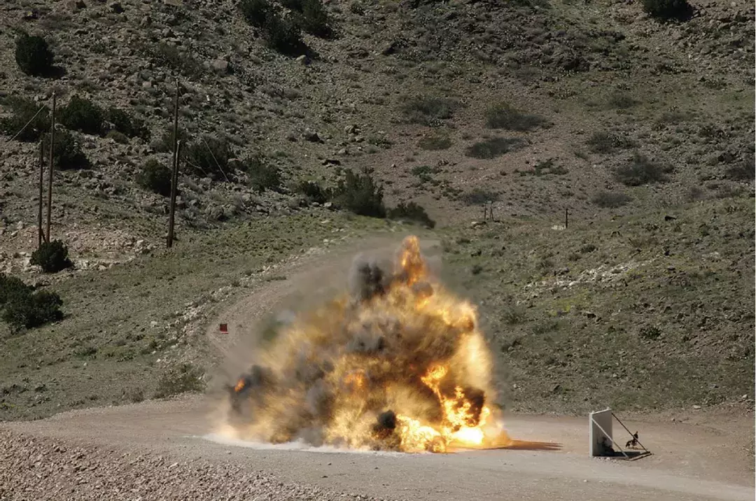 幼儿园突发爆炸，嫌疑人却如人间蒸发一般消失了