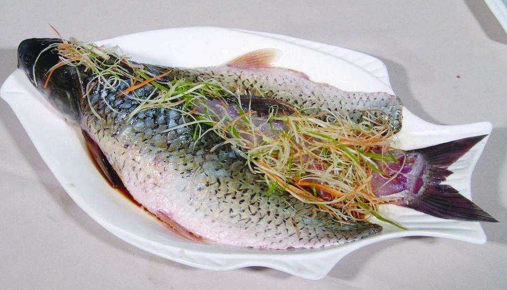 清蒸草魚的家常做法,清蒸草魚的家常做法步驟