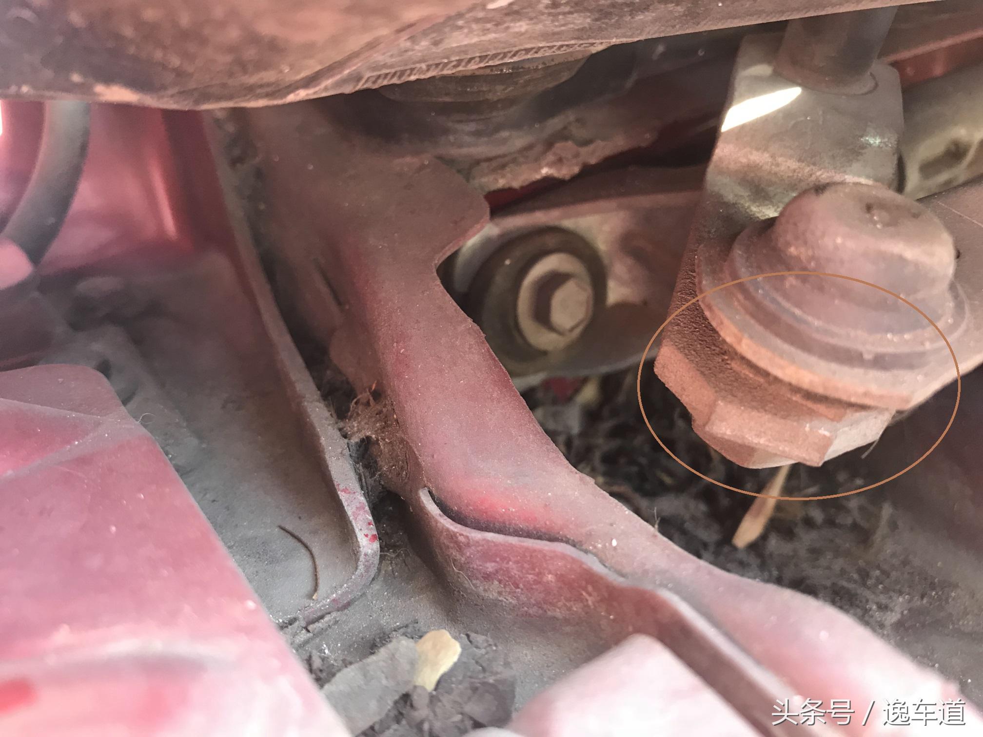 谁说平民没钱就不能买敞篷跑车，他只花了十三万就圆了跑车敞篷梦