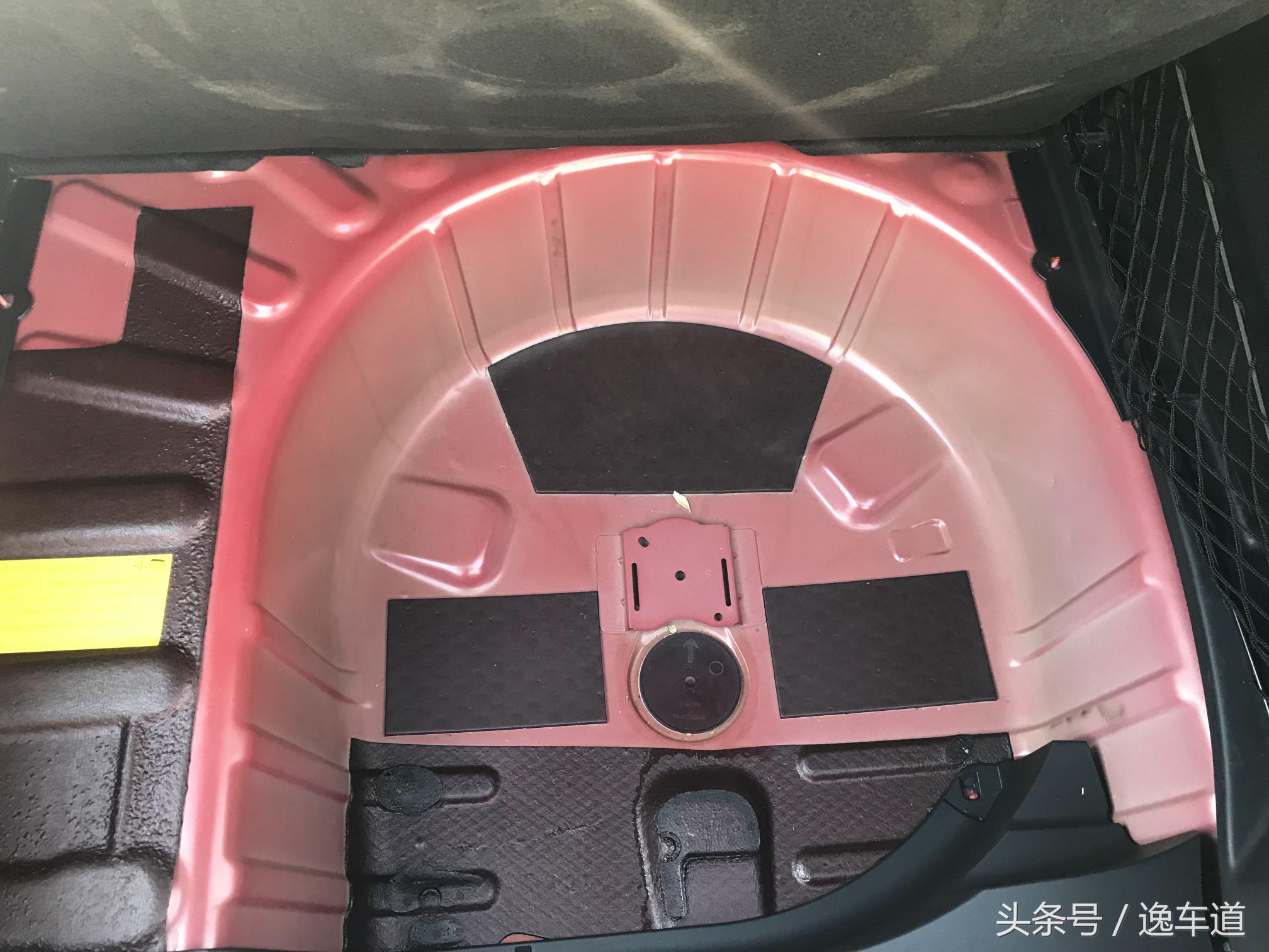 谁说平民没钱就不能买敞篷跑车，他只花了十三万就圆了跑车敞篷梦