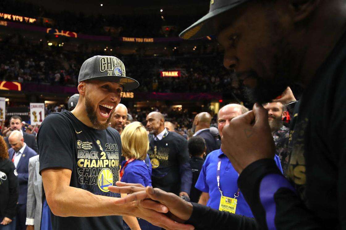 为什么火箭nba(为什么说湖人是大市场，为什么说姚明让火箭赚翻，原因就是这些)