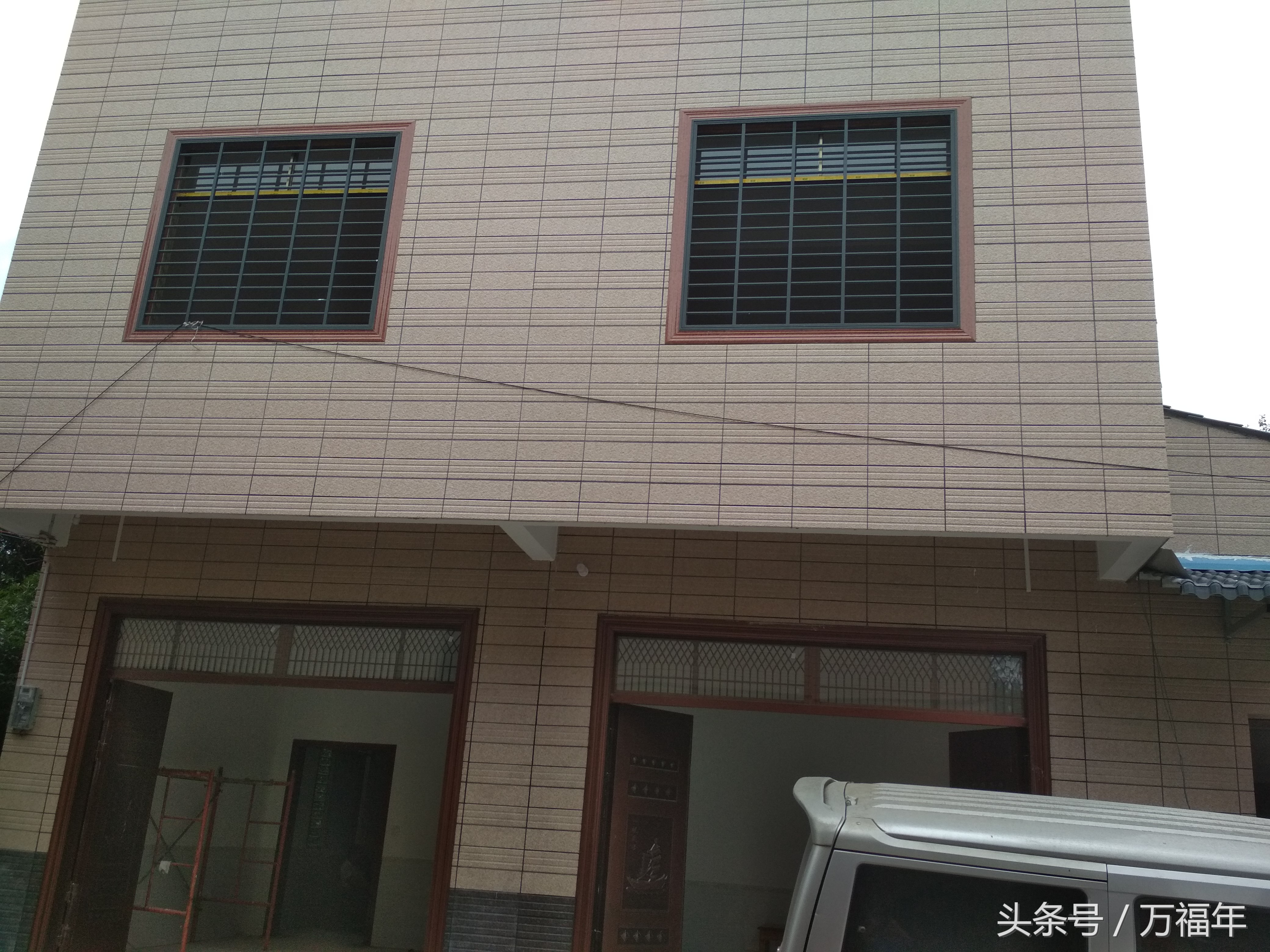 农村自建房基本都是这样装修，外墙很漂亮，室内简装