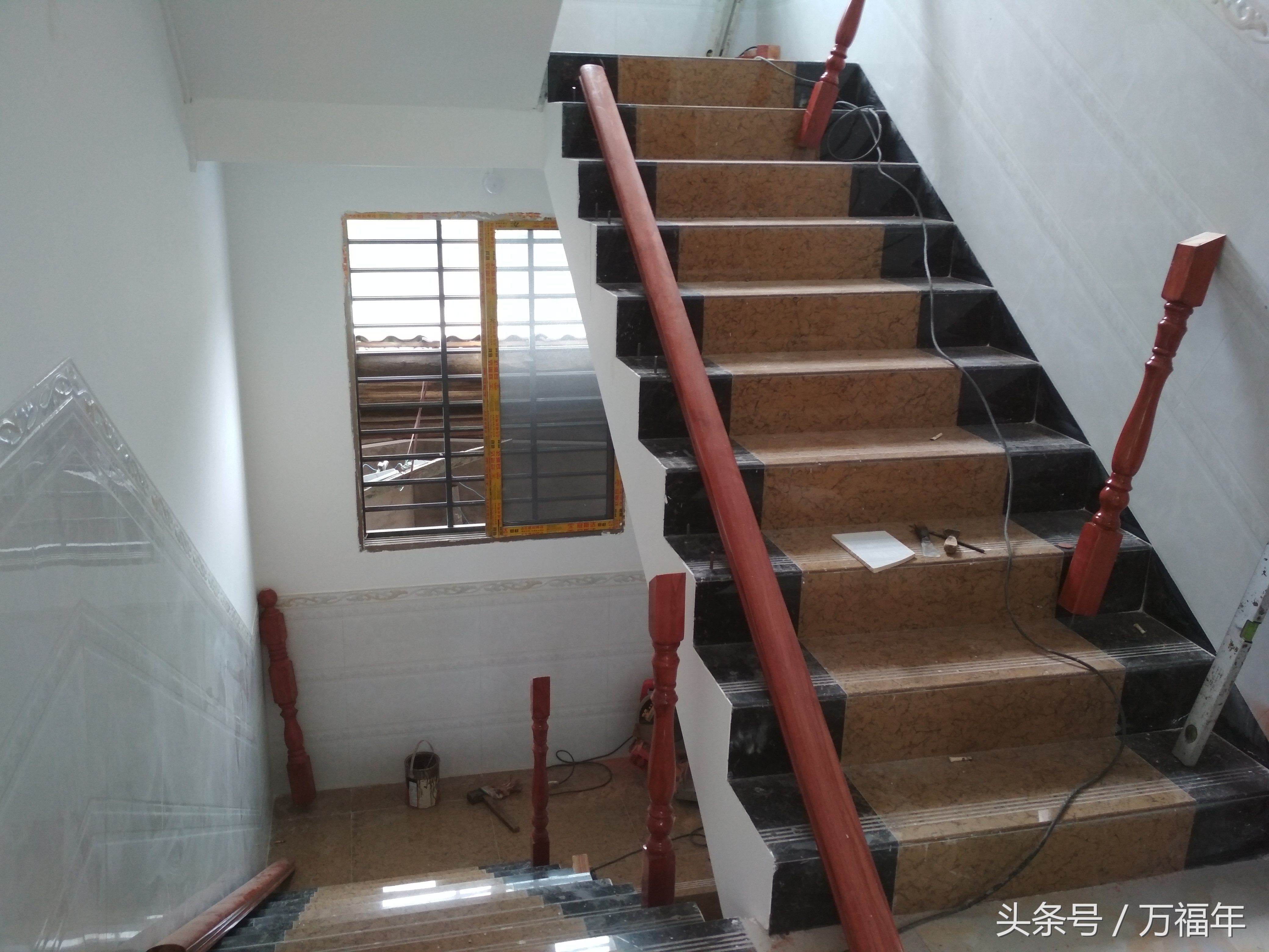 农村自建房基本都是这样装修，外墙很漂亮，室内简装