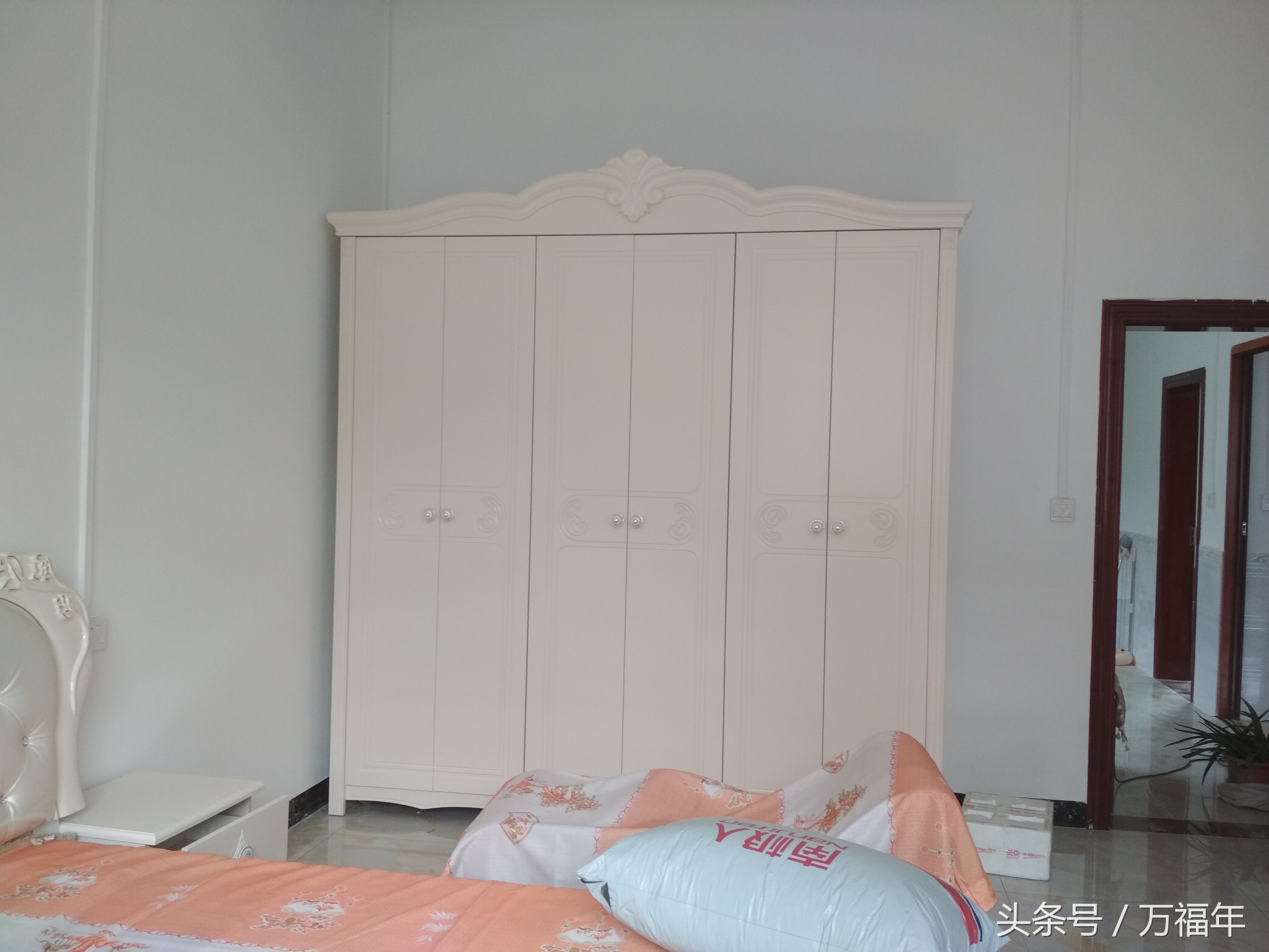 农村自建房基本都是这样装修，外墙很漂亮，室内简装