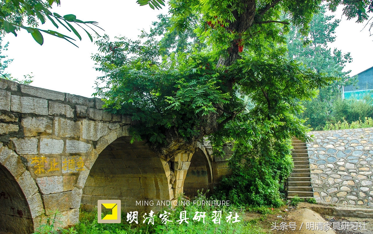 看老祖宗的工艺，三百年的桥扛起两百年的树，至今任然可以开坦克