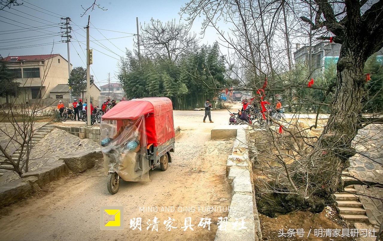 看老祖宗的工艺，三百年的桥扛起两百年的树，至今任然可以开坦克