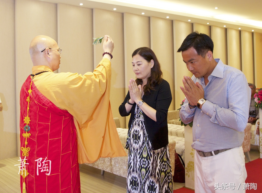 有人说他是FBI探员 有人说他是周立波的好友 揭秘他的真实身份