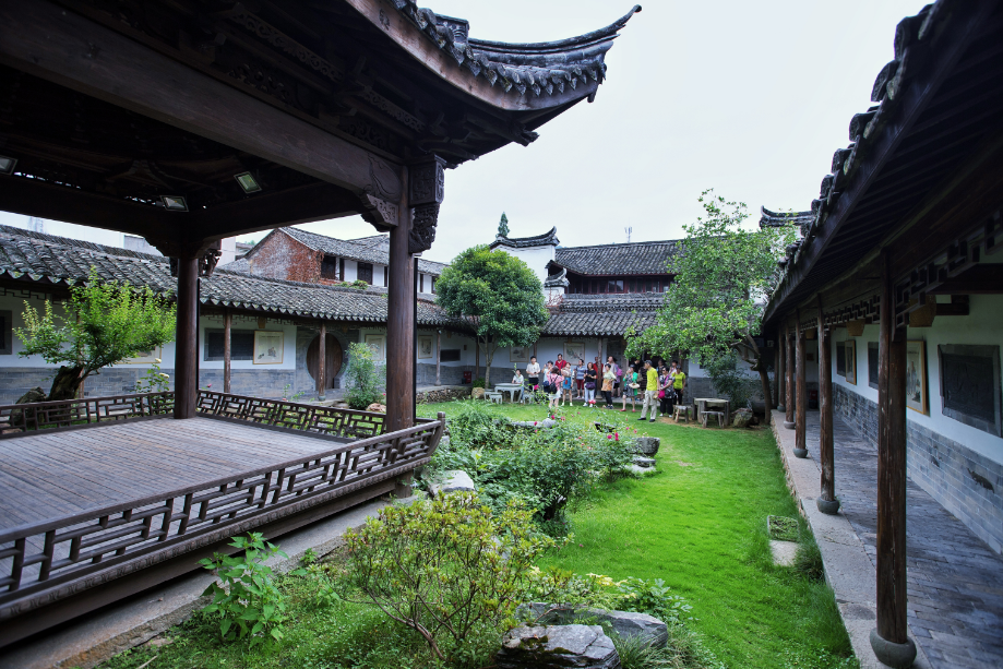 汤显祖牡丹亭原文从牡丹亭看汤显祖的至情观