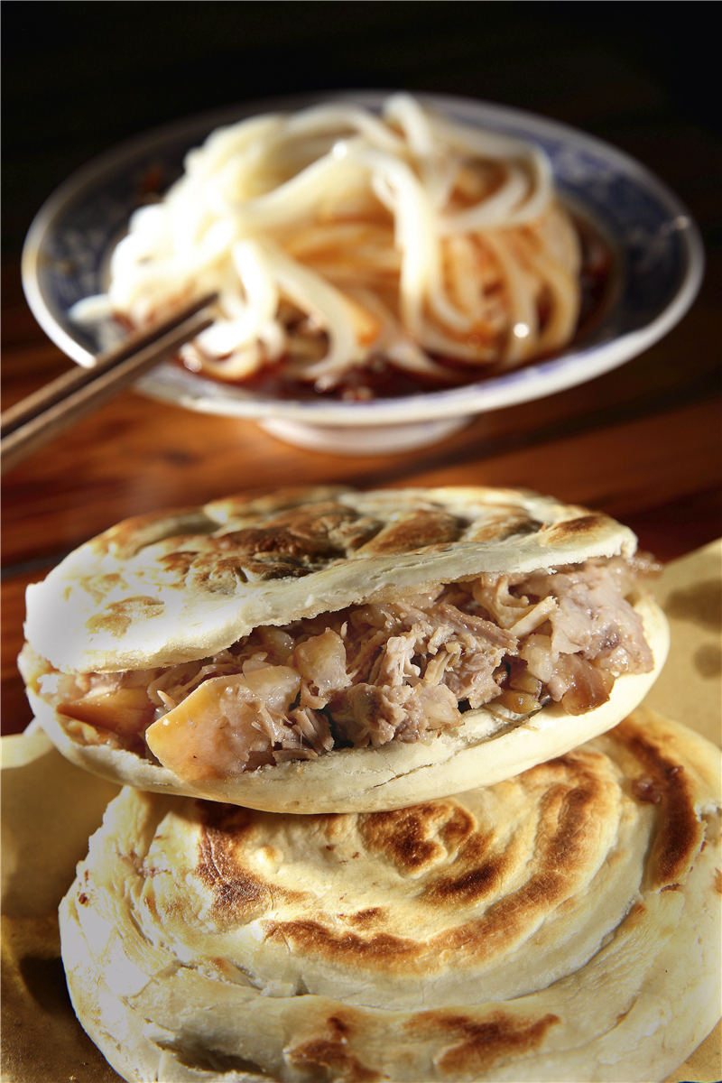 亿家能电饼铛：给你一份热乎馍，温暖舌尖美食盛宴。
