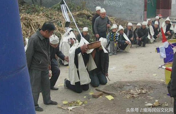 人死了为什么要摔“牢盆”？沛县95后大学生告诉你