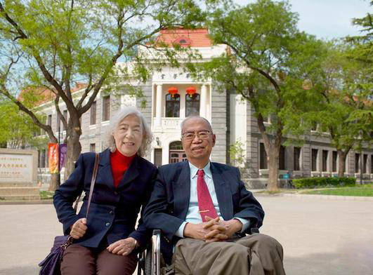 六旬教授在美教书三年携20万毅然回国，辞世前捐1500万为寒门子弟