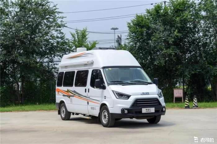 福特经典全顺改装房车 23.8万到手核载6人 开出去比普拉多舒服