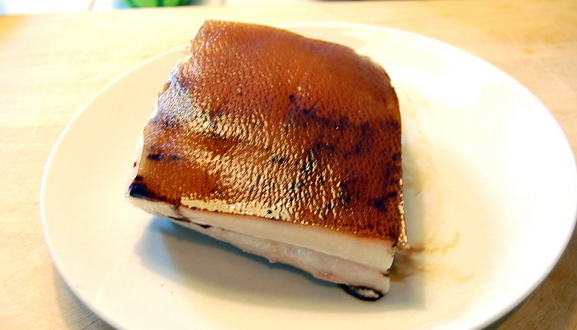 川菜厨师教大家做正宗的“咸烧白”，一点都不油腻，特别香