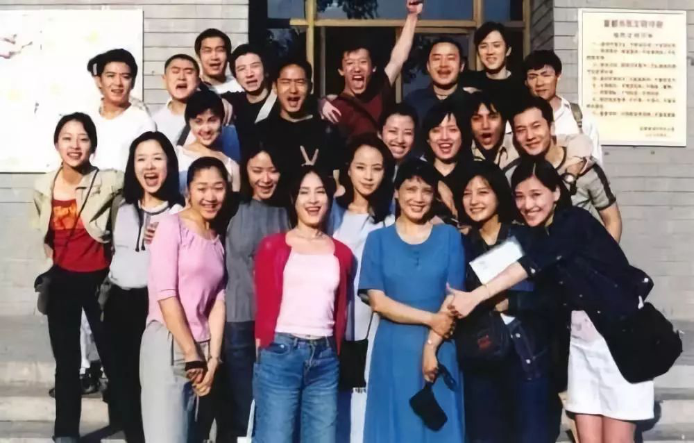 曾是四大小生之首，当红的顶级流量却遭嘲讽，如今只想陪伴妻儿！