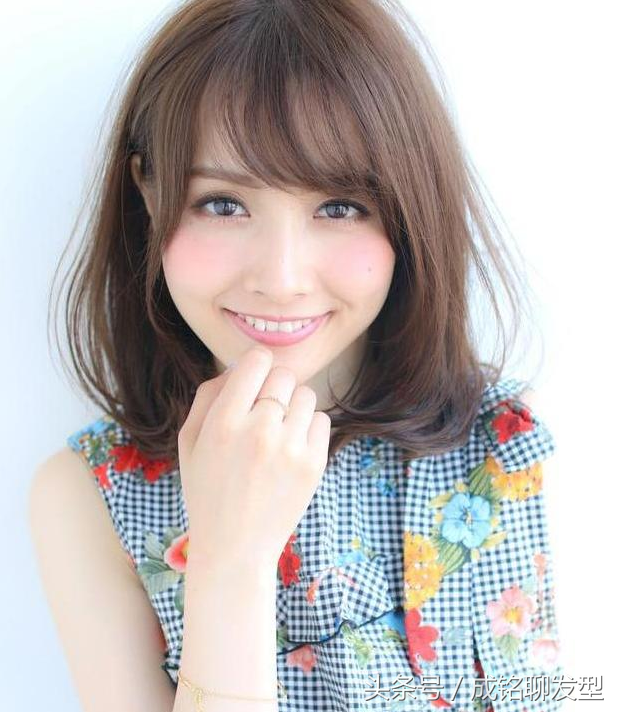 娃娃脸的女生,来看看这几款减龄瘦脸的发型