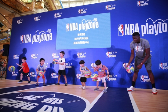 成都有哪些nba专卖店(四川篮球迷：全球第三家NBA乐园9月成都开园 NBA球星卡佩拉现场助阵)