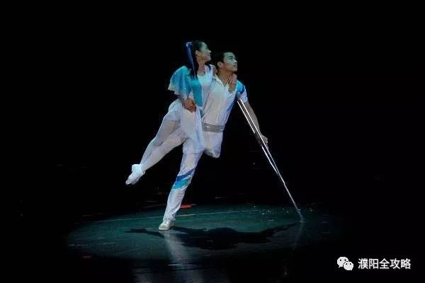 “单足舞王”翟孝伟参加了“舞动奇迹”，获得了很高的人气。