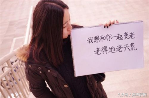 當看似喜歡你的女孩有這樣幾個動作，抱歉，她只是在釣凱子呢