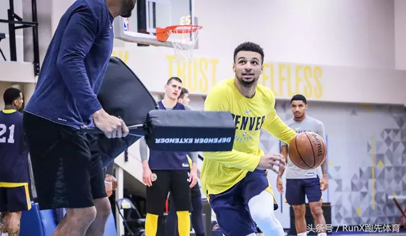 nba为什么要用海绵训练上篮(为避免德赫亚菜鸟季悲剧，利物浦在训练中狠“砸”阿里松)