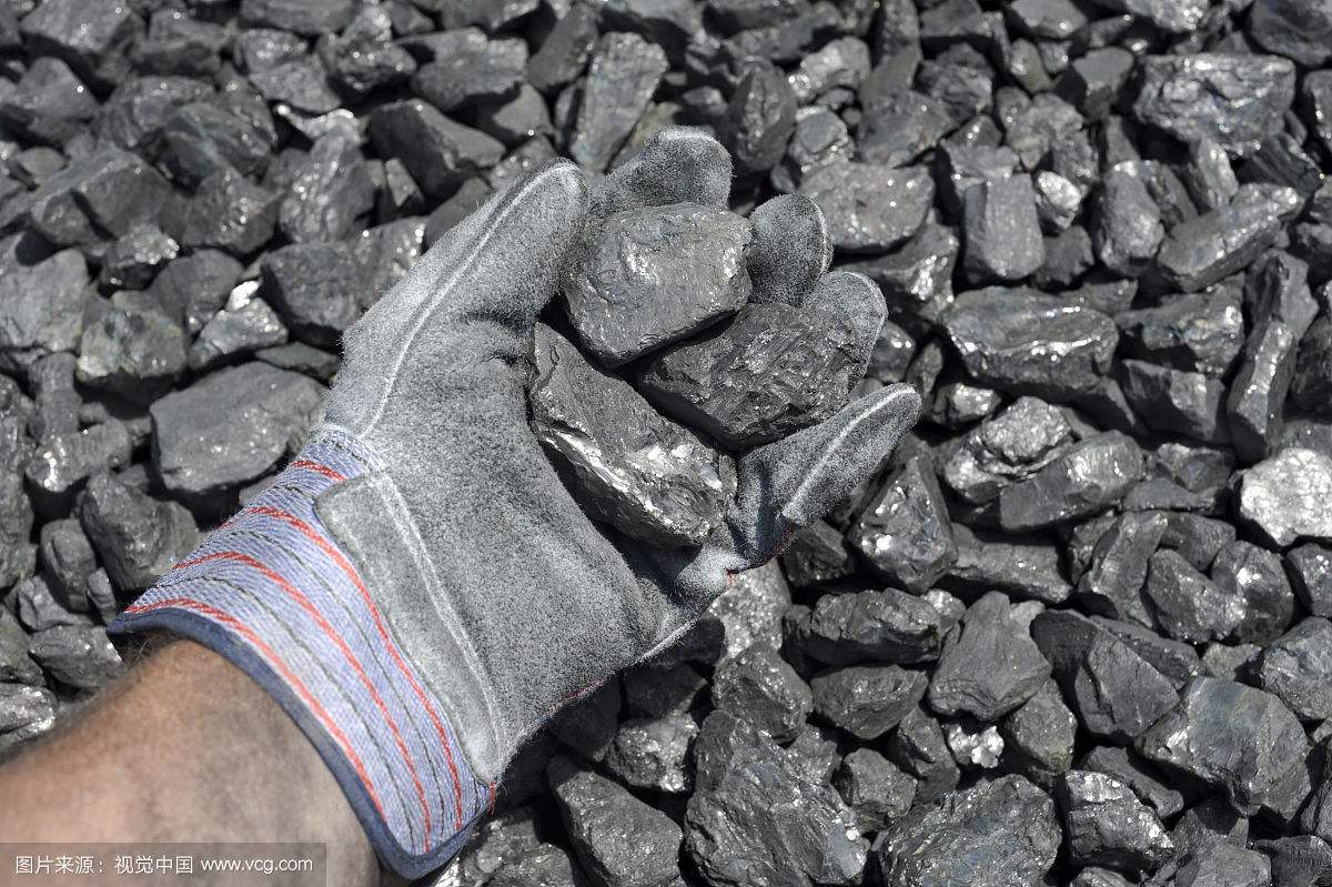《煤炭与矿工》（散文诗）