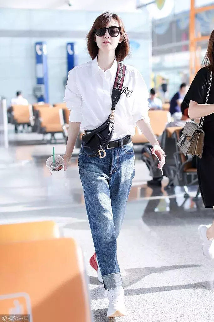 斜挎包怎么背斜挎包怎么背