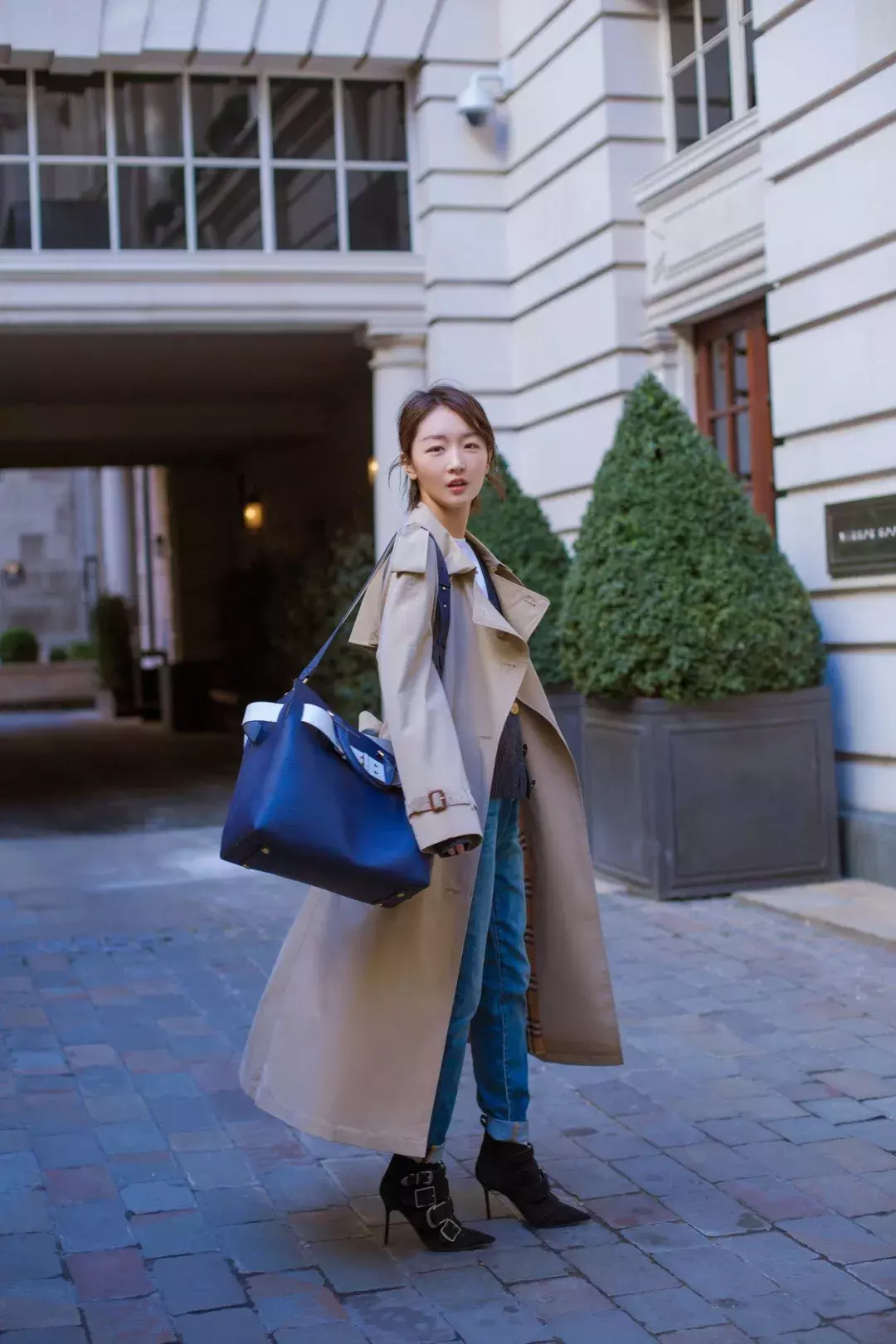 明星博主为什么那么爱背斜挎包?所有时髦好看的都在这里了