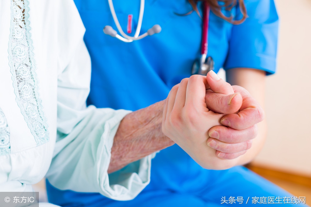 总是不由自主地手抖，不是小事，这是4种疾病的“兆头”