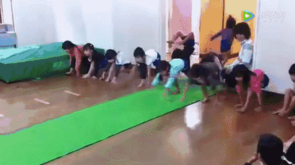 日本幼儿园“变态”身体素质课！侧空翻、倒立行走、十级跳箱，中国幼儿园一个都做不来……