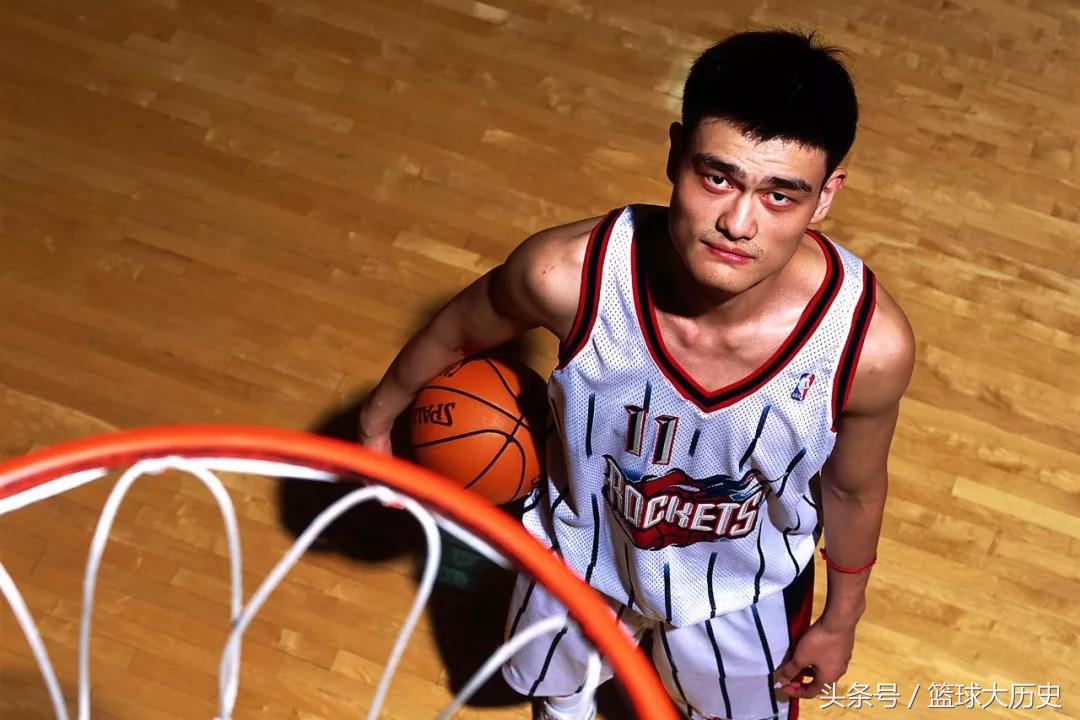 姚明为什么22岁才进nba(2002年选秀大会，姚明是如何当上状元的？)