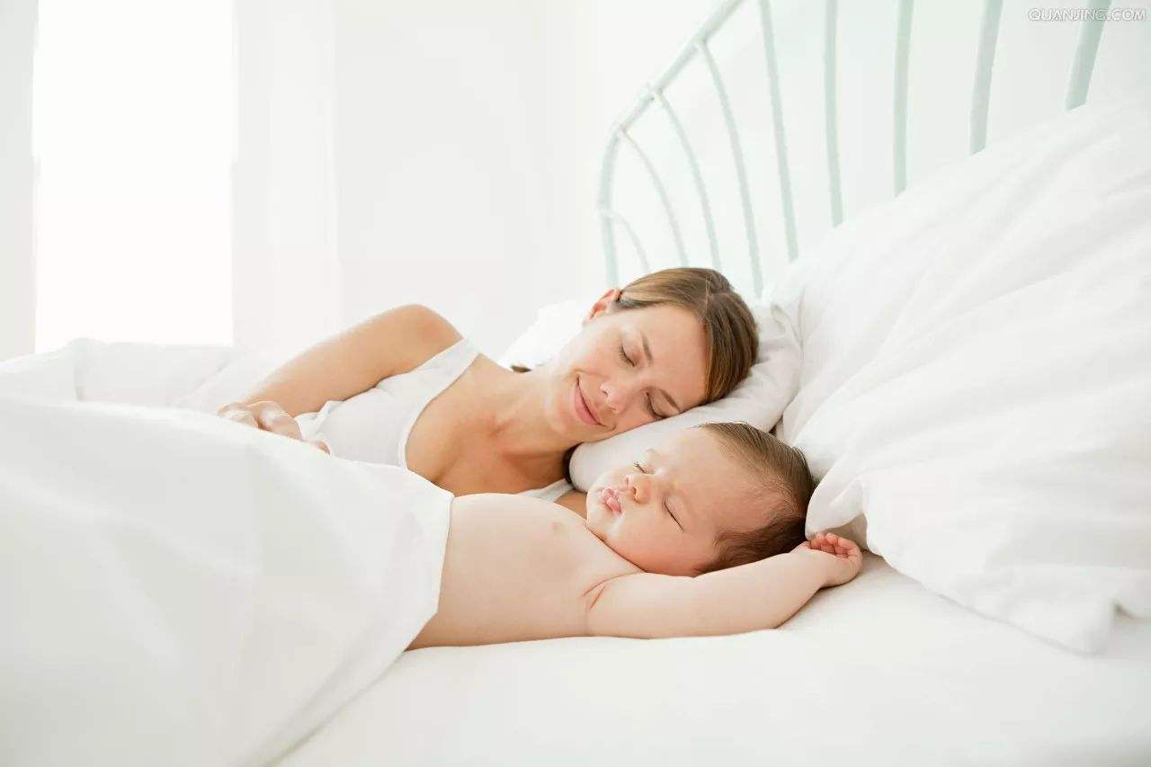 婴儿用绿豆做枕头好吗（宝宝多大才能睡枕头）-幼儿百科-魔术铺
