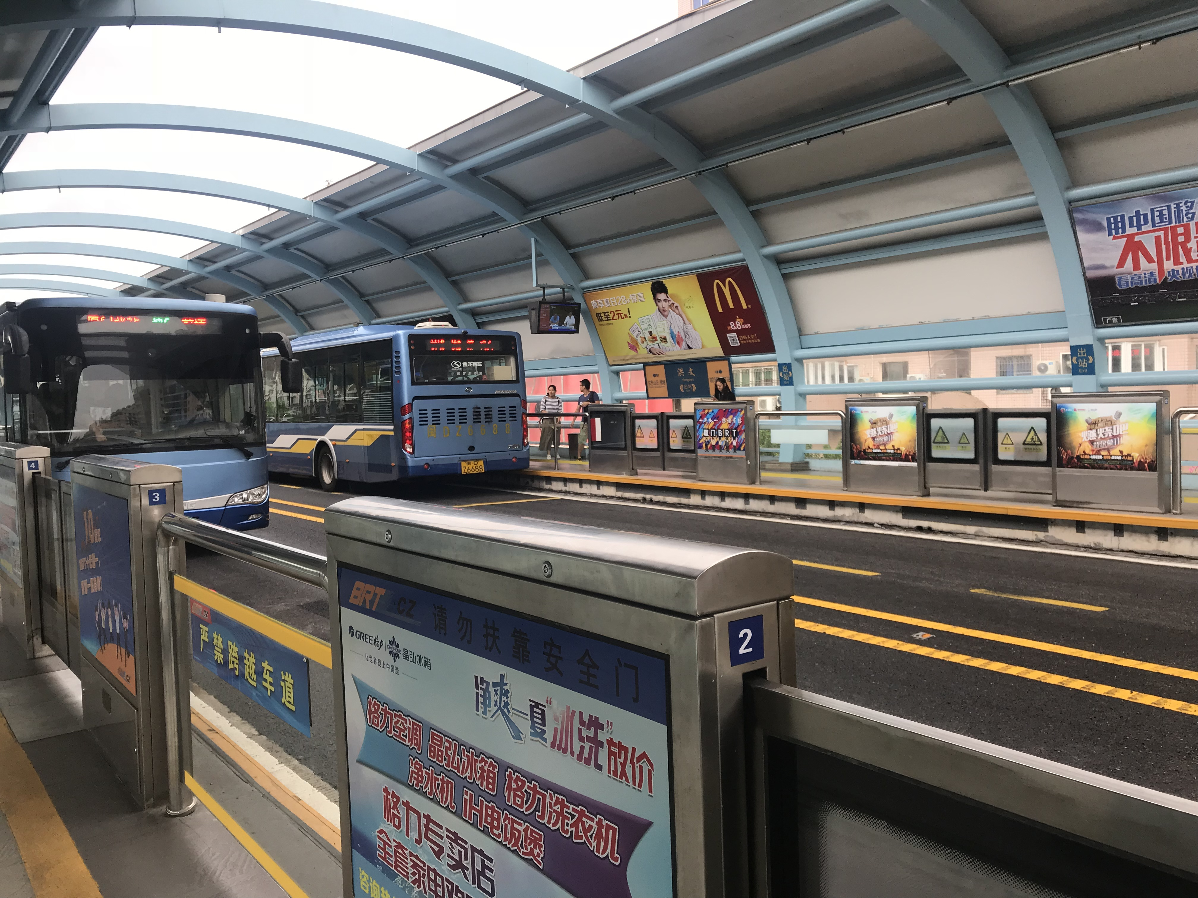 厦门这条天上走的BRT，开通10年，运客近10亿人次，全国首创