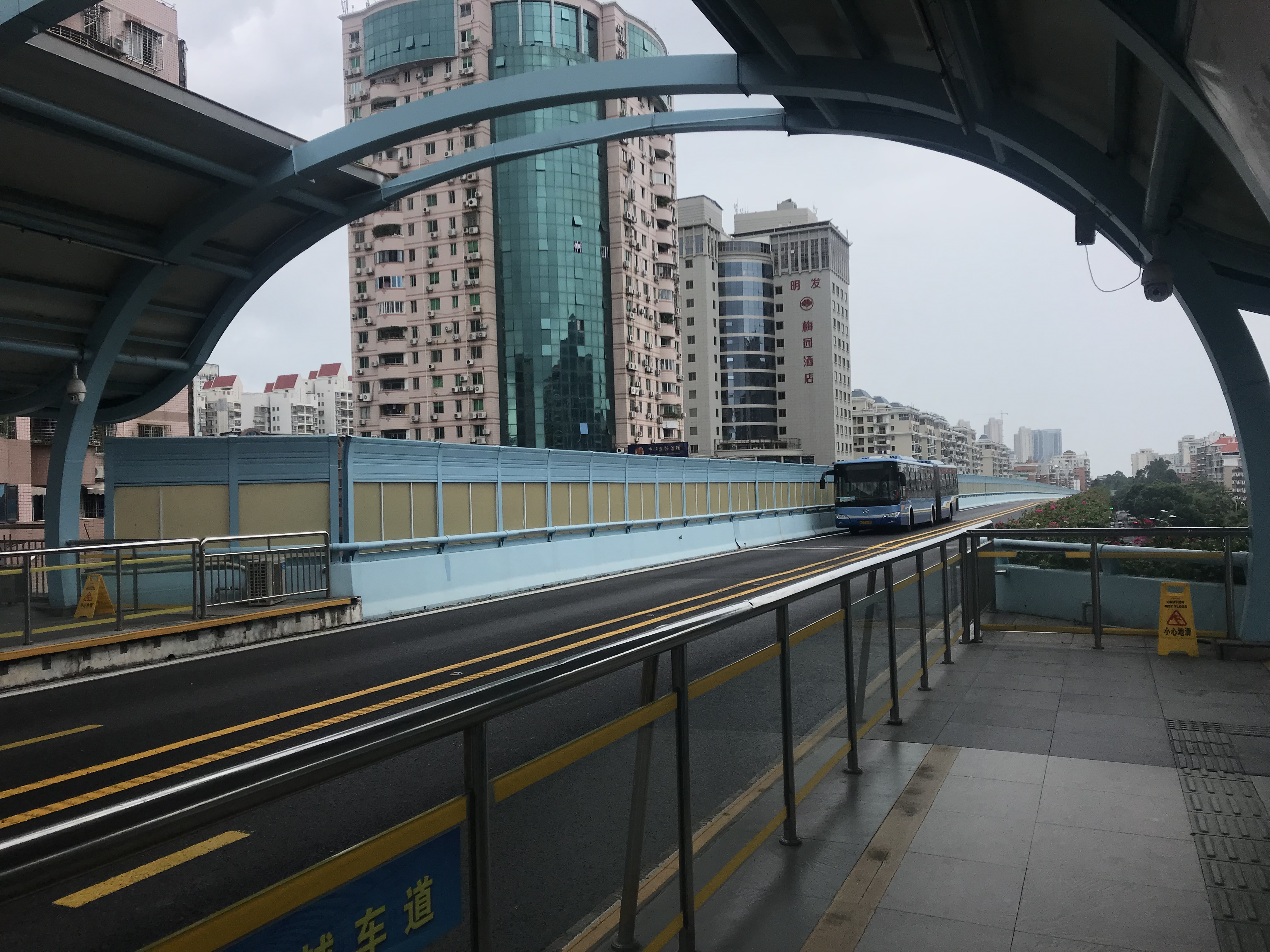 厦门这条天上走的BRT，开通10年，运客近10亿人次，全国首创