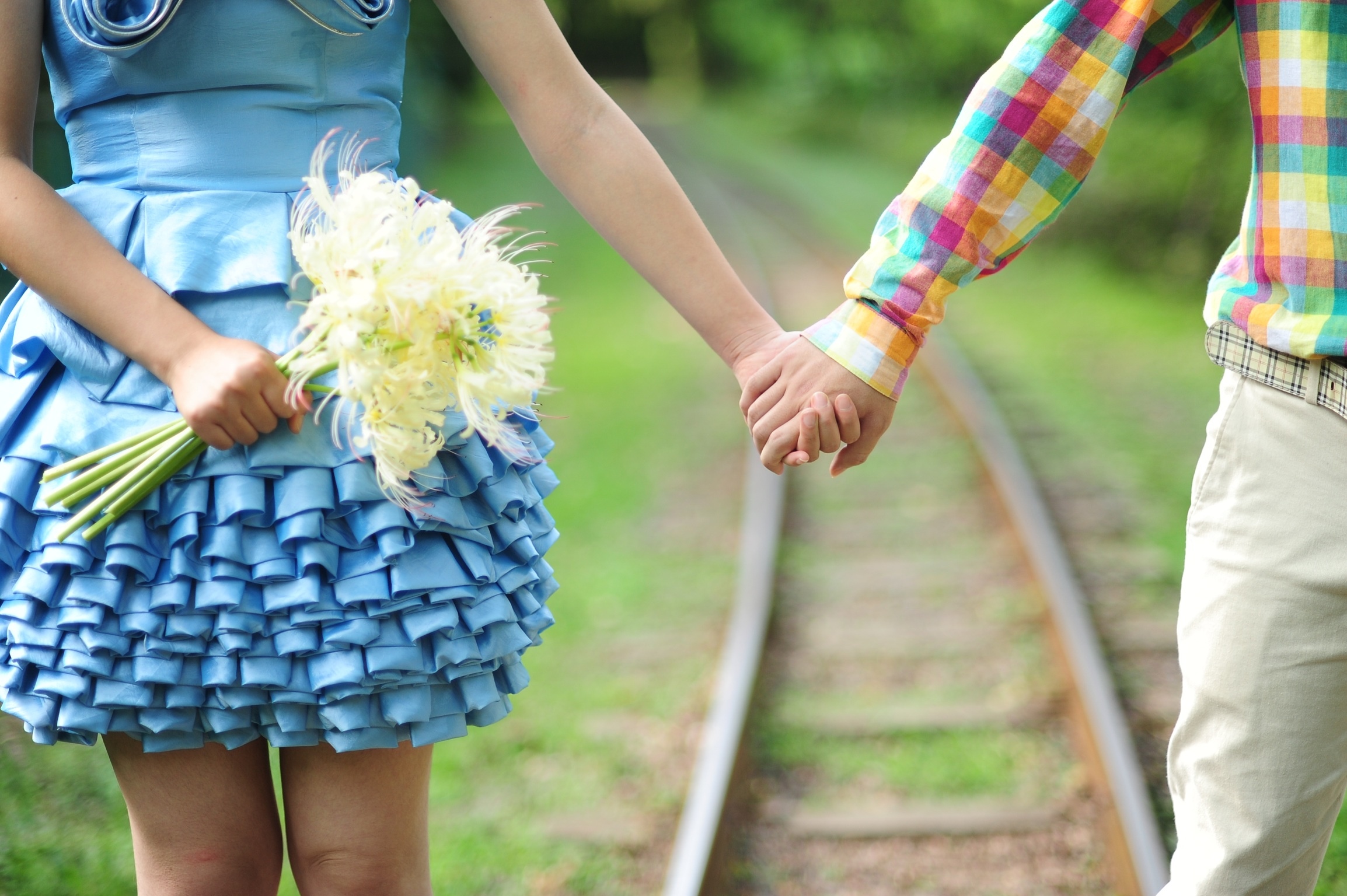 不离不弃才叫真心,同甘共苦才叫真爱,心有灵犀才叫真情