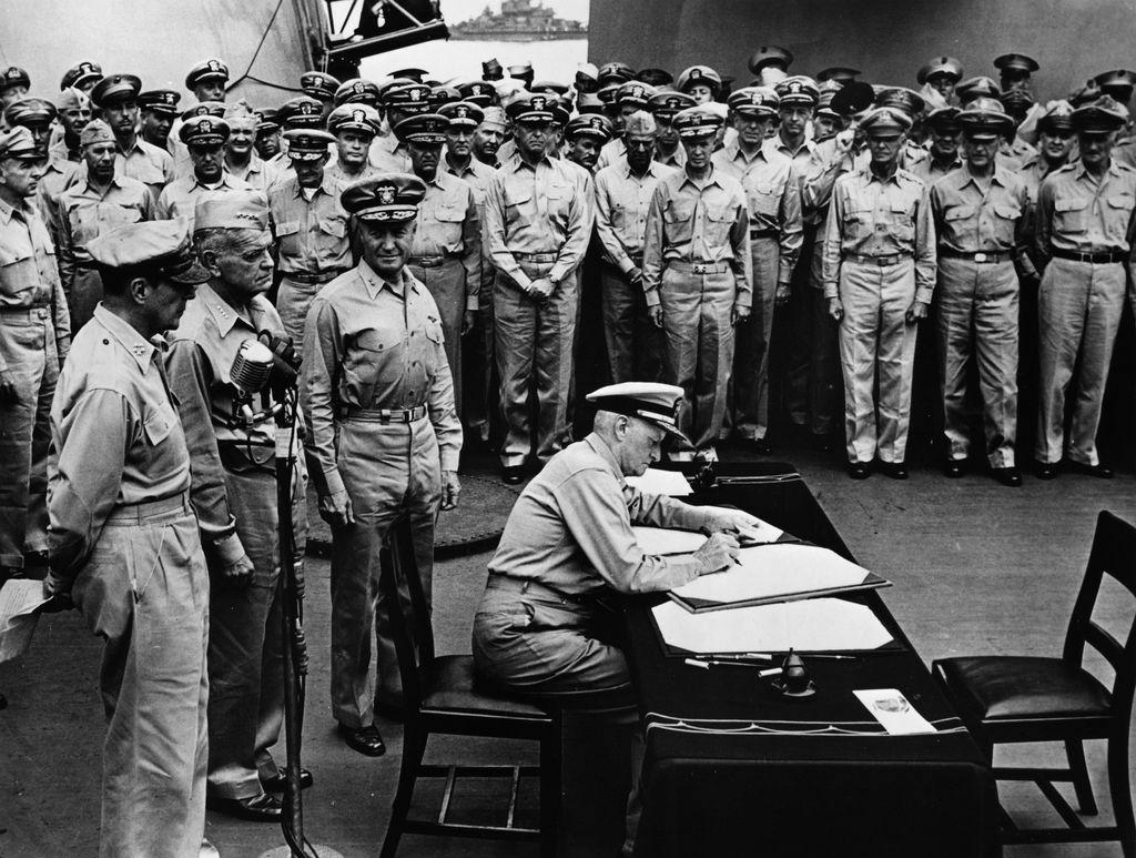 1945年9月2日是日本法西斯签署投降书的日子，仇恨过后更应深思