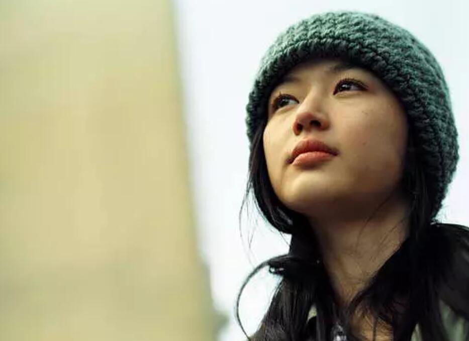 《雏菊》影评:他们都将女孩当雏菊来守护,却葬送了她的生命