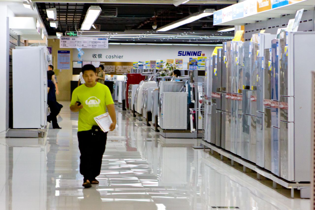 刘强东性侵女留学生被捕，是嫌弃家妻不够美，还是另有原因？