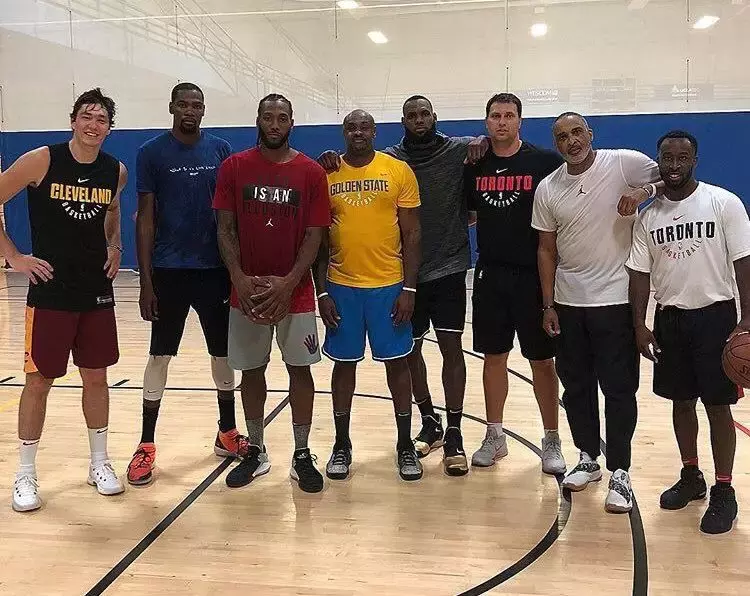 欧文nba人缘为什么这么好(90%的球迷都不认识这个人！但他却是NBA人缘最好的助理教练)