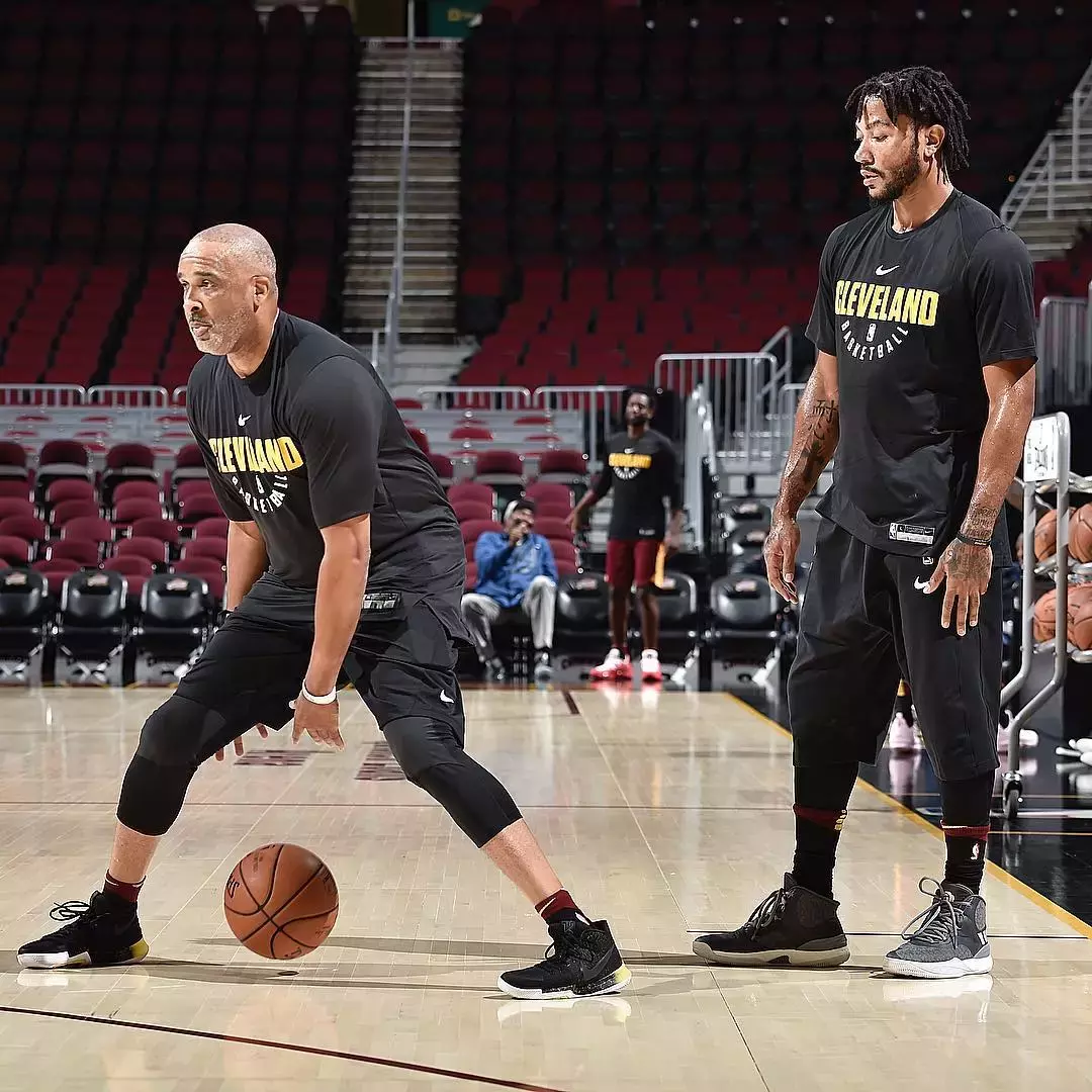 欧文nba人缘为什么这么好(90%的球迷都不认识这个人！但他却是NBA人缘最好的助理教练)