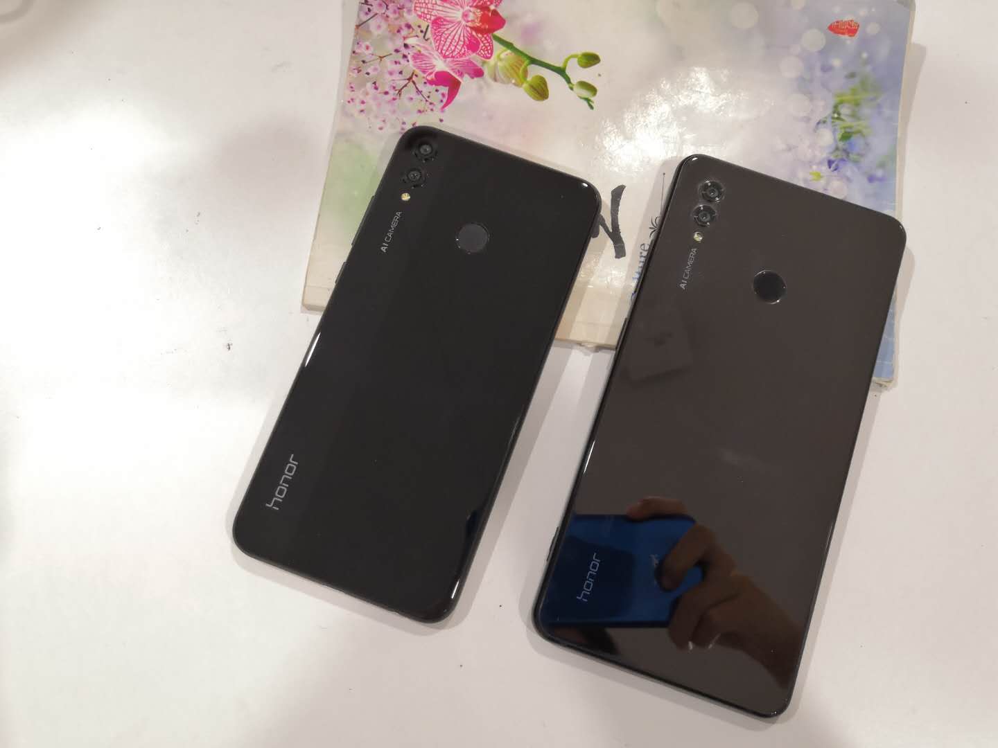 荣耀8x外观评测:91%超高屏占比,千元屏霸名不虚传!