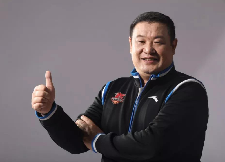 姚明曾在nba为什么效力(山东主帅说出姚明成功原因！技术身高并非关键，一大能力真的太强)