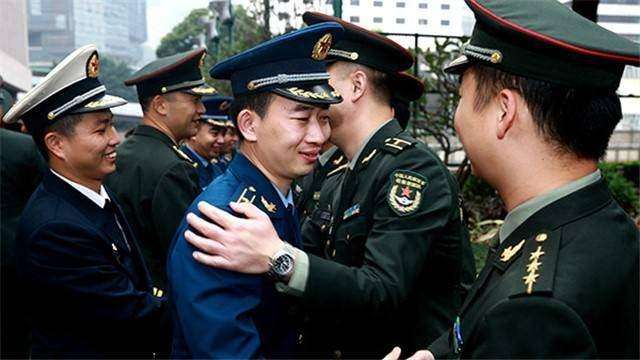 国防部长和总参谋长哪个大，中国国防部长和解放军总参谋长哪个级别高？