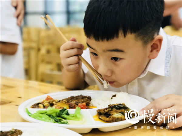 重庆学费高达6万元/年的国际学校，学生平均每月生活费是多少？